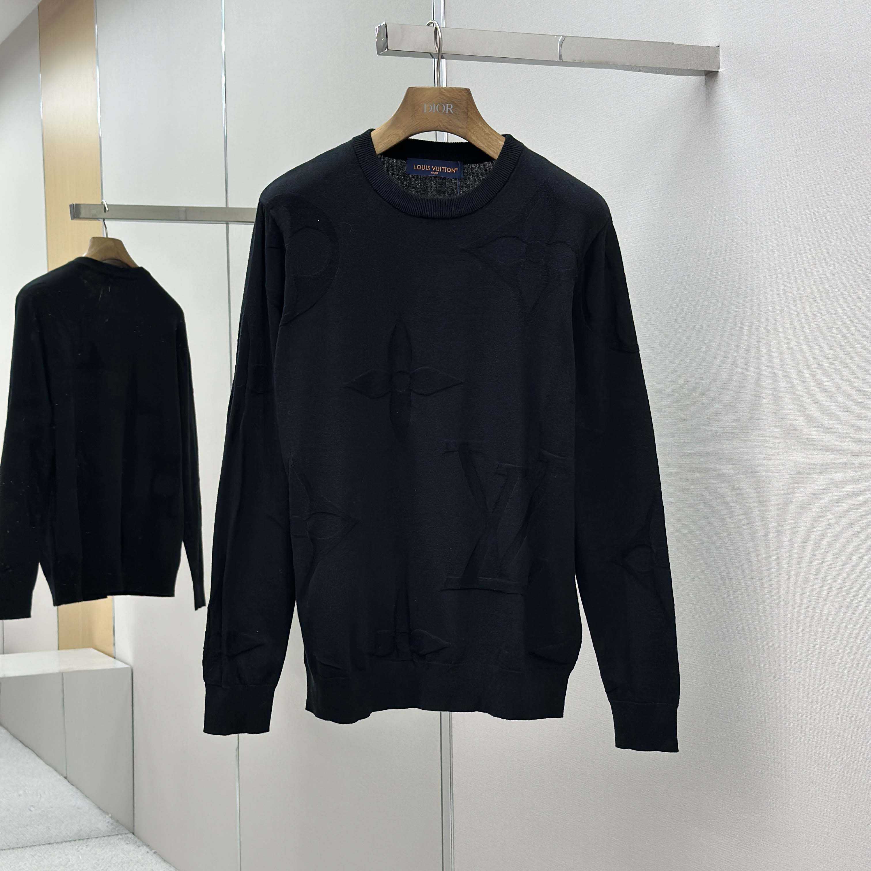 Louis Vuitton Monogram Long-Sleeved Cotton Crewneck   1AIWEB - FashionPlug