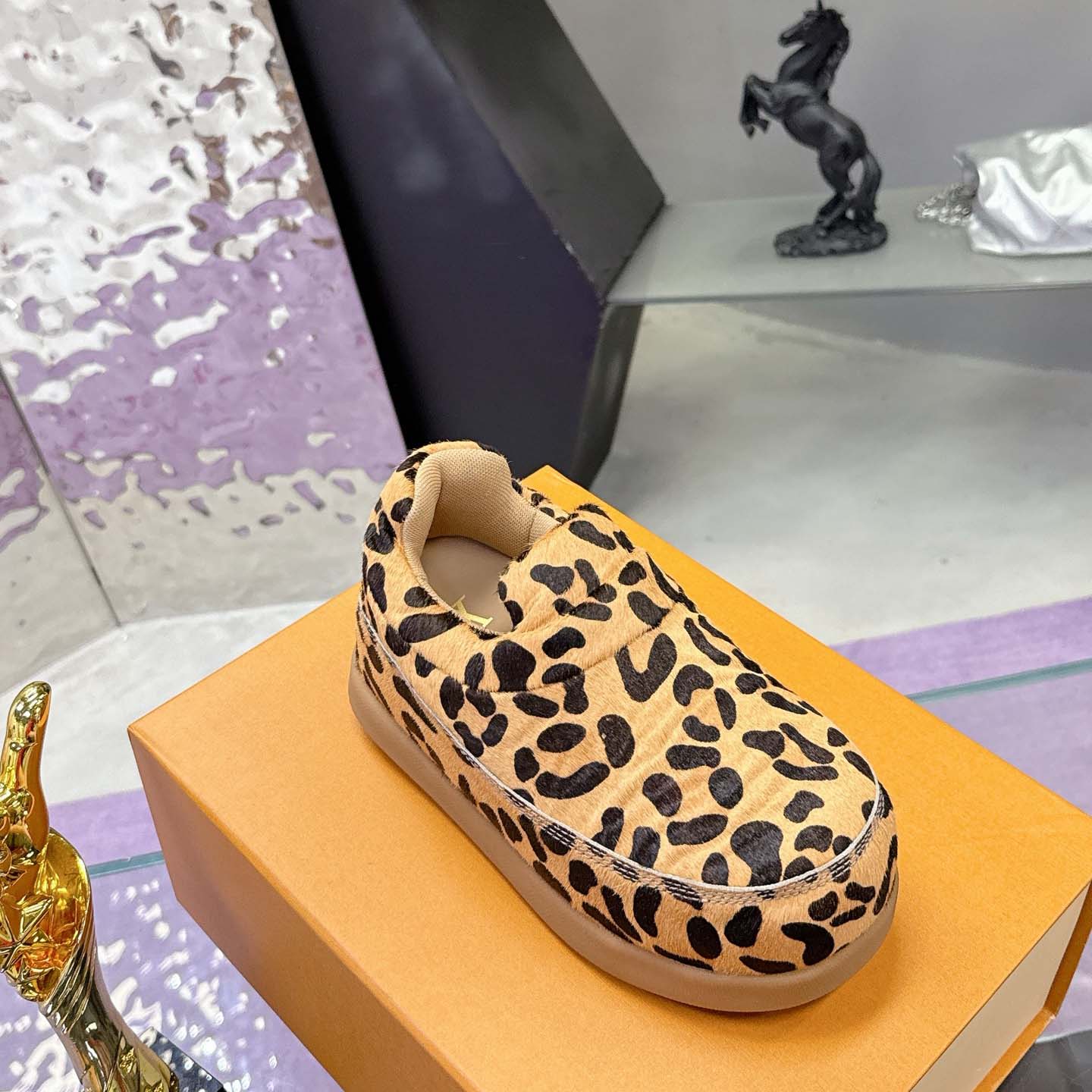 Louis Vuitton LV Yeti Slip On   1AIKKQ - FashionPlug