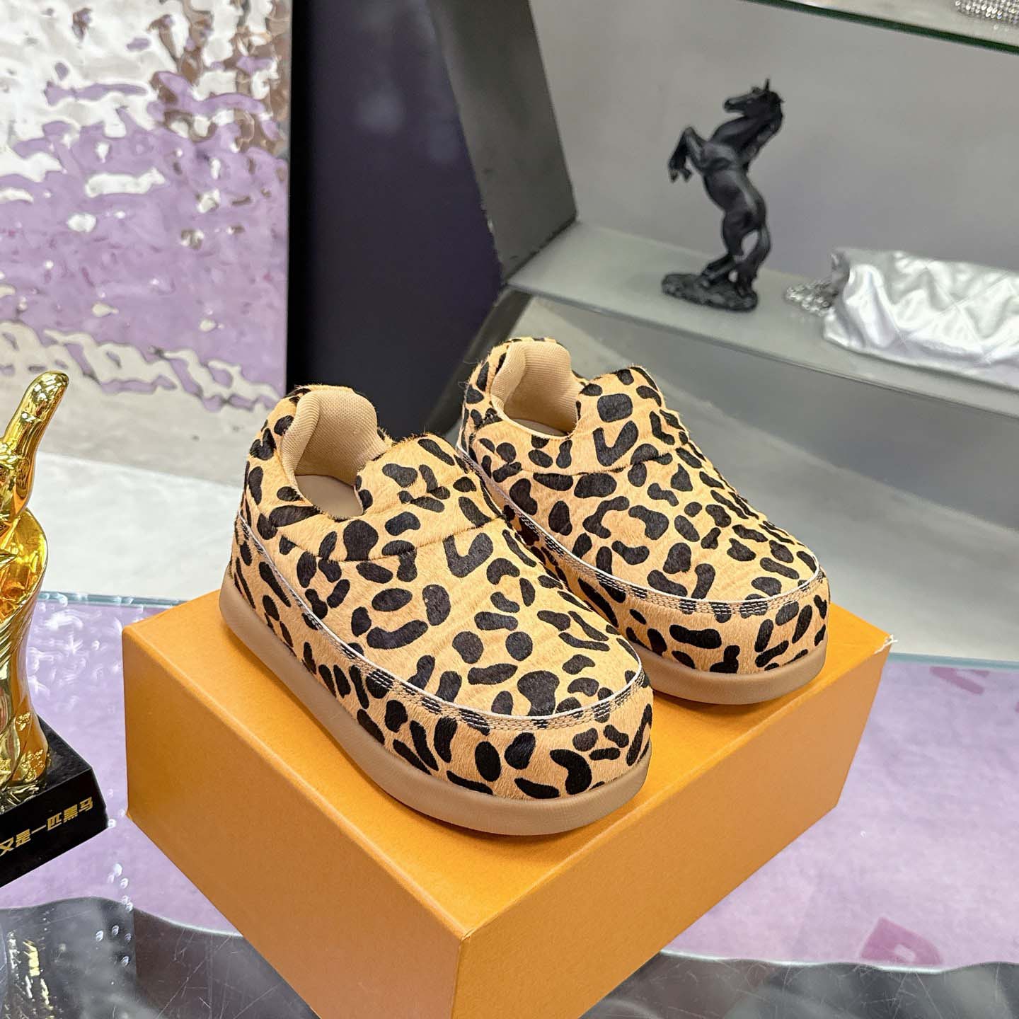 Louis Vuitton LV Yeti Slip On   1AIKKQ - FashionPlug