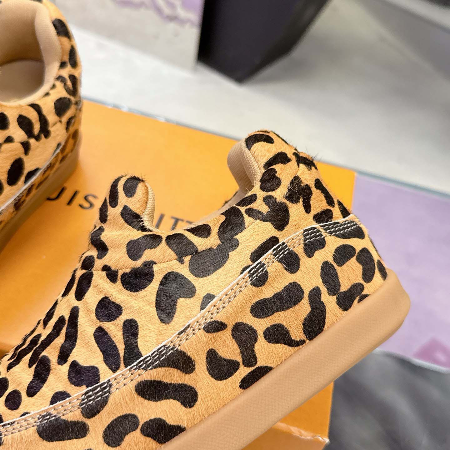 Louis Vuitton LV Yeti Slip On   1AIKKQ - FashionPlug