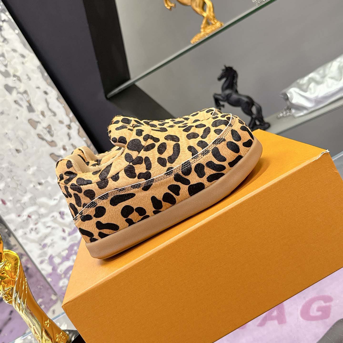 Louis Vuitton LV Yeti Slip On   1AIKKQ - FashionPlug