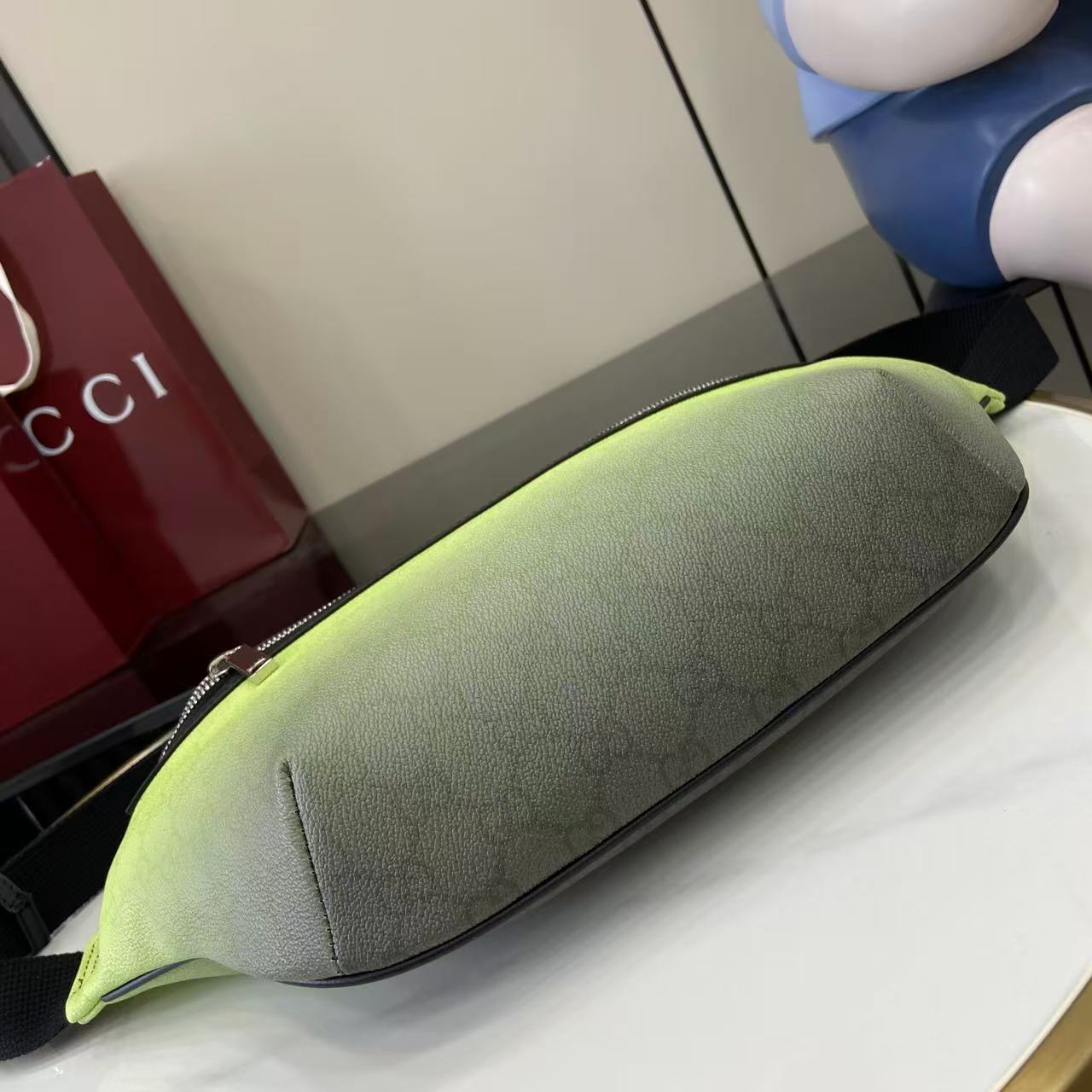 Gucci Chroma Large Belt Bag - FashionPlug