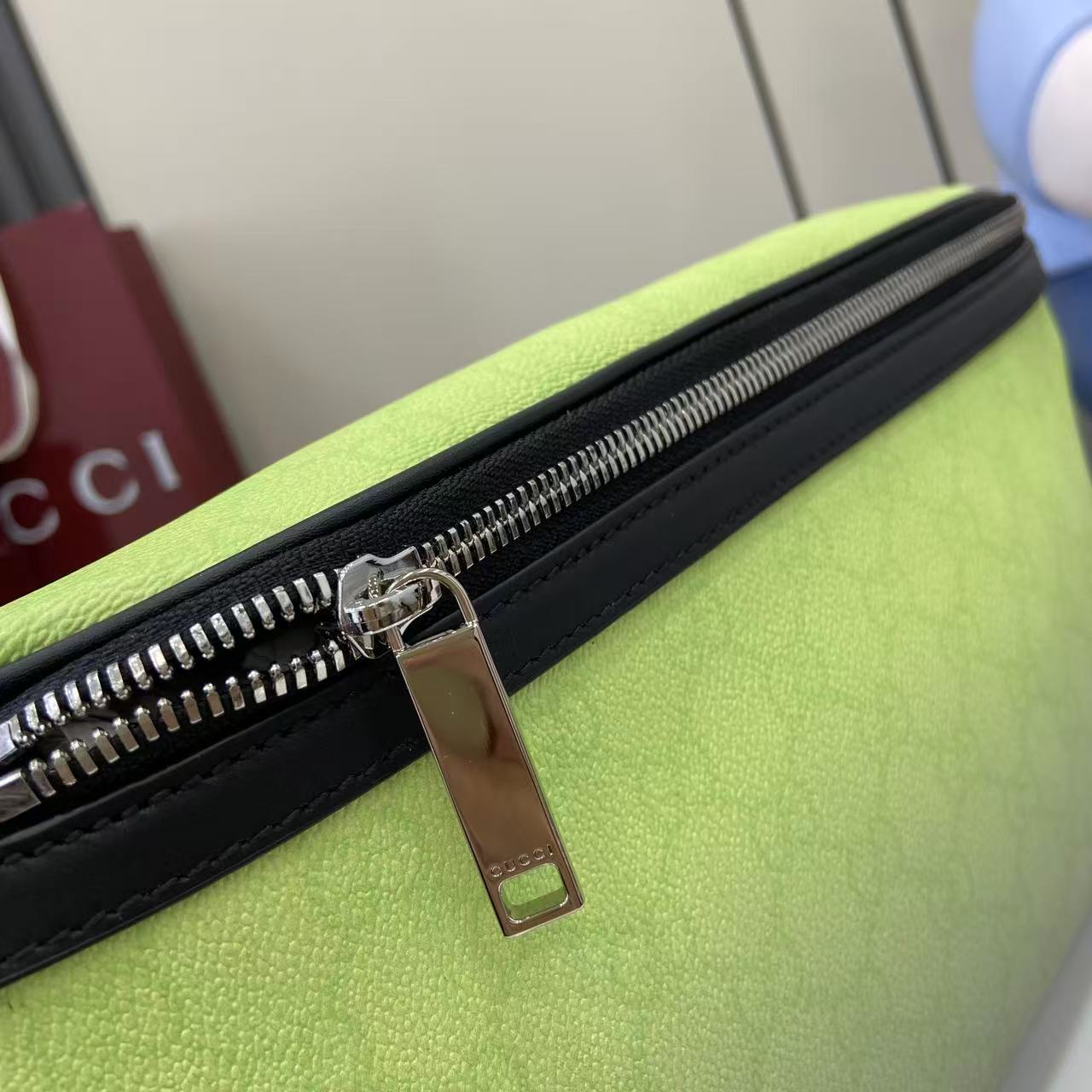 Gucci Chroma Large Belt Bag - FashionPlug