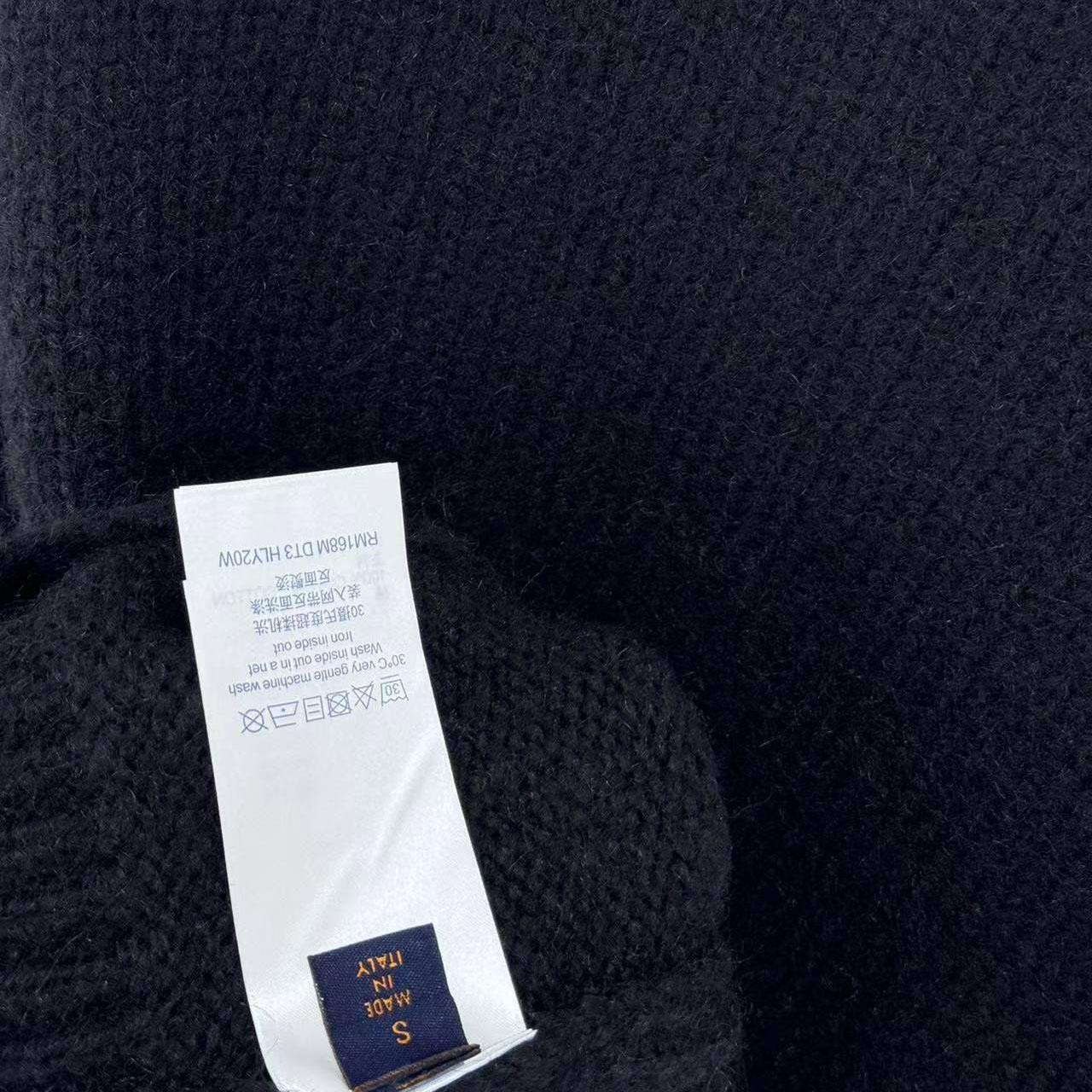 Louis Vuitton Chunky Intarsia Signature Cardigan   1AJBXP - FashionPlug