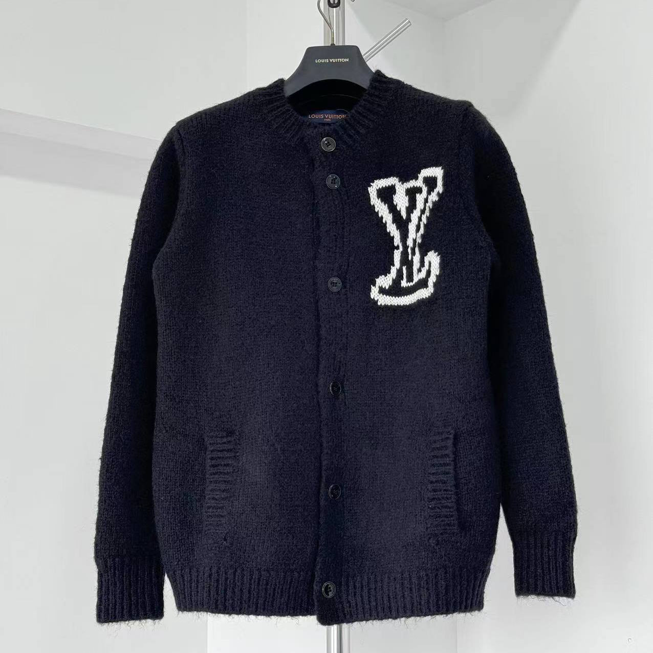 Louis Vuitton Chunky Intarsia Signature Cardigan   1AJBXP - FashionPlug