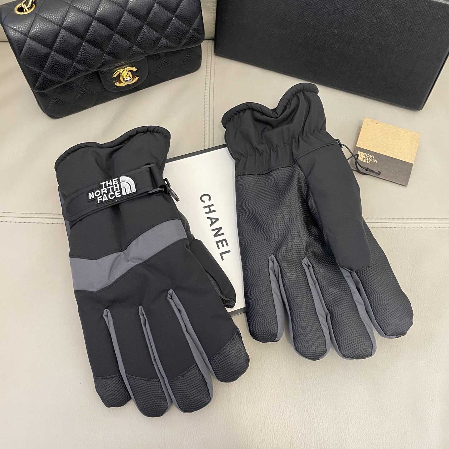 The North Face Men's Gloves - FashionPlug