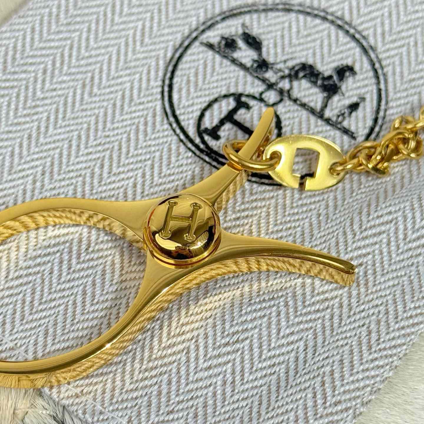 Hermès Filou Glove Clip - FashionPlug