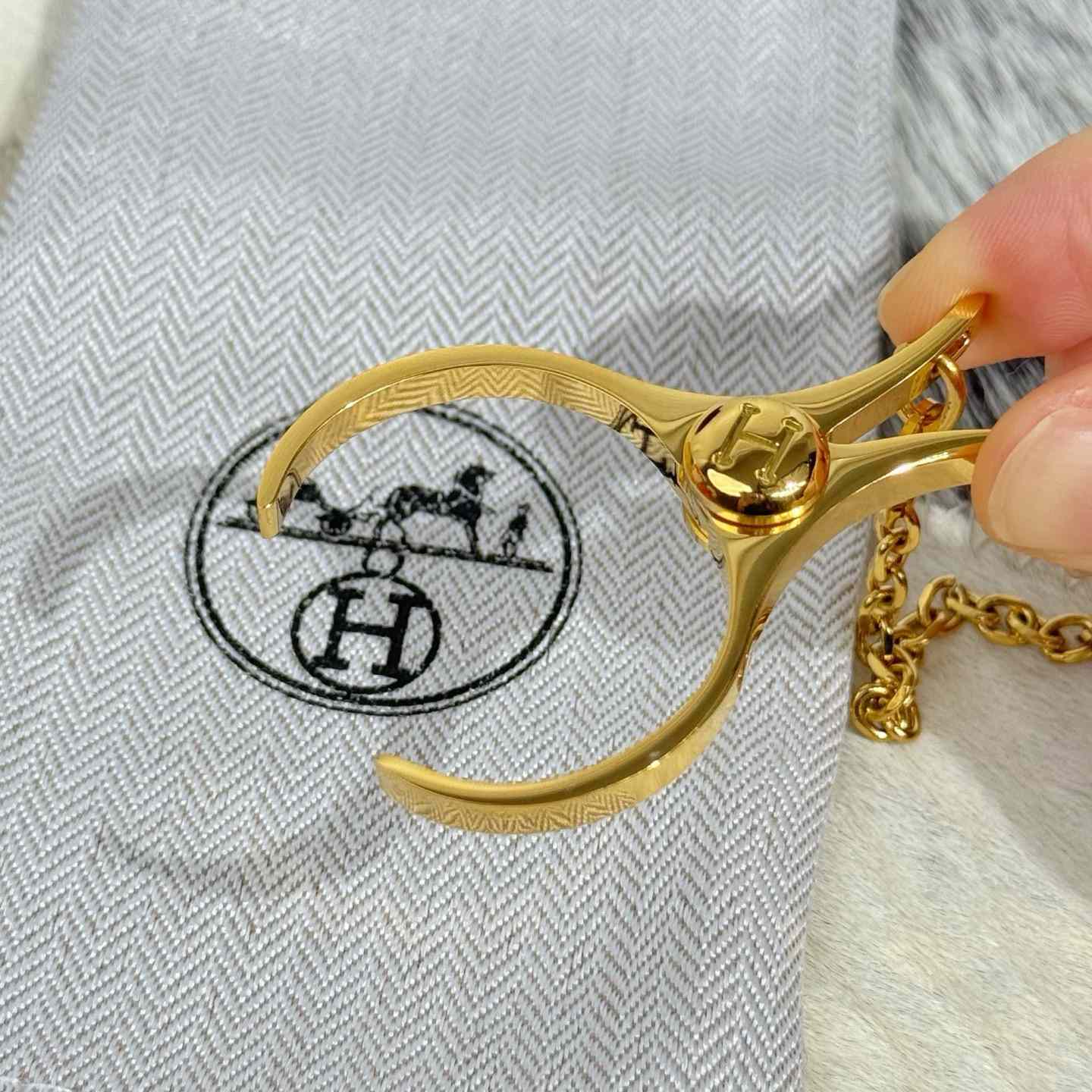 Hermès Filou Glove Clip - FashionPlug