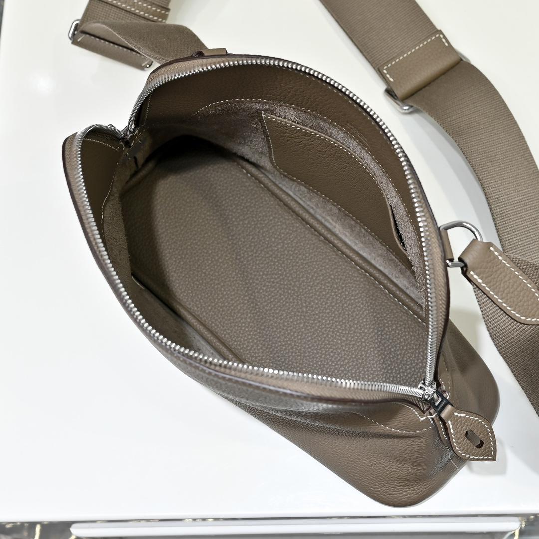 Hermès Bolide Messenger Bag - FashionPlug