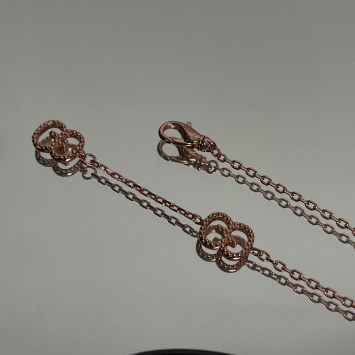 Gucci Icon Round Heart Cut Out Pendant - FashionPlug