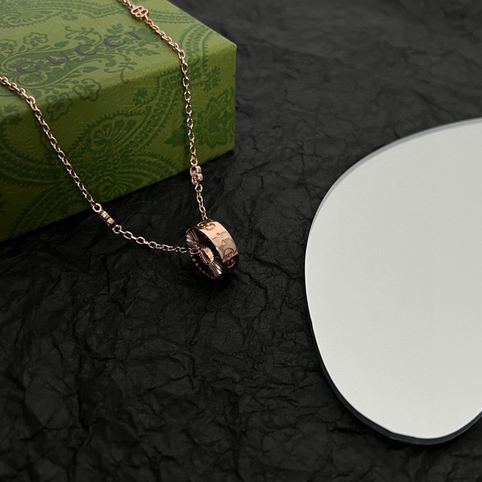 Gucci Icon Round Heart Cut Out Pendant - FashionPlug