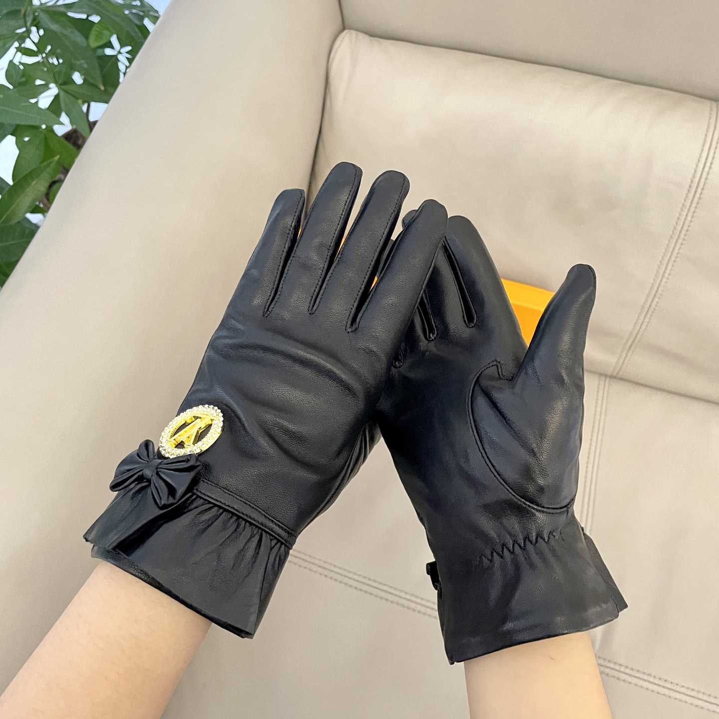 Louis Vuitton Gloves - FashionPlug