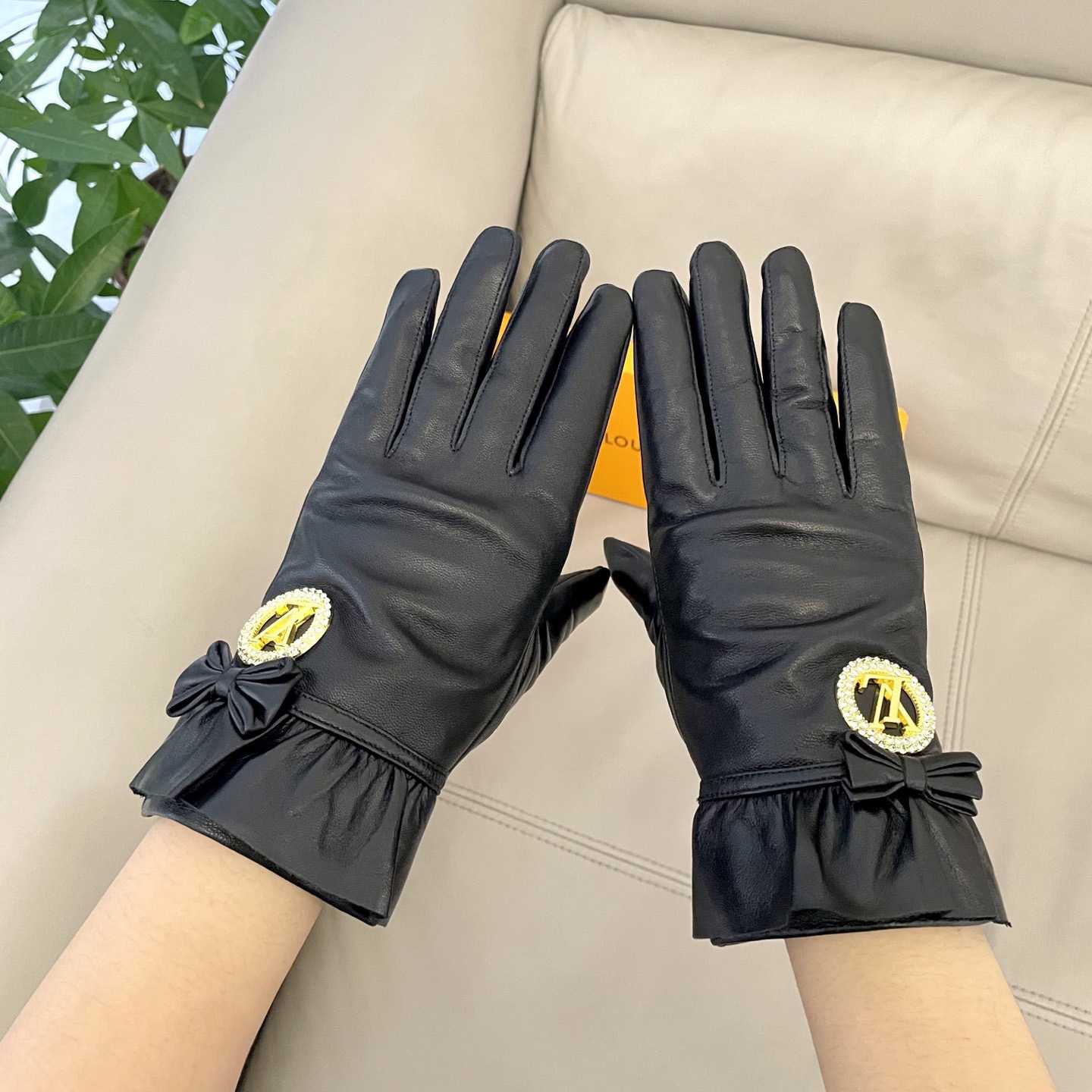 Louis Vuitton Gloves - FashionPlug