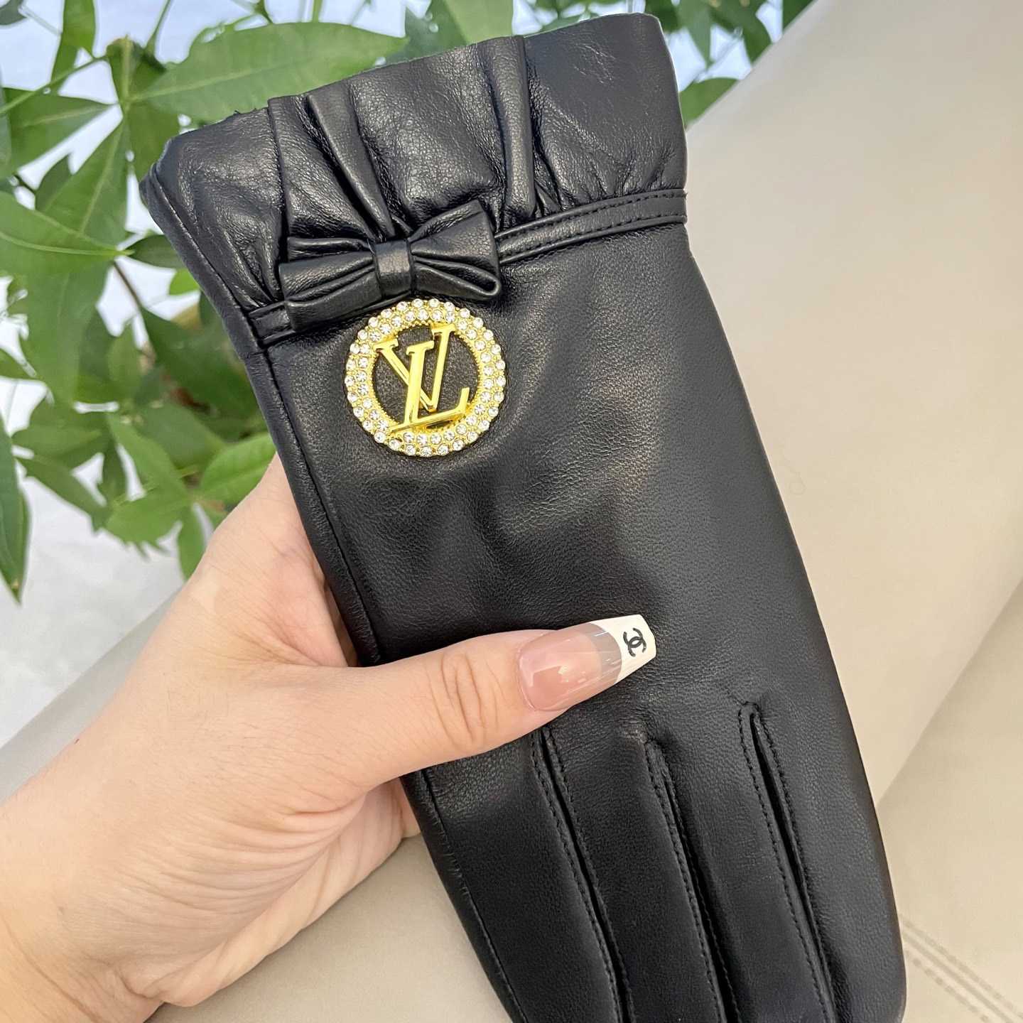 Louis Vuitton Gloves - FashionPlug