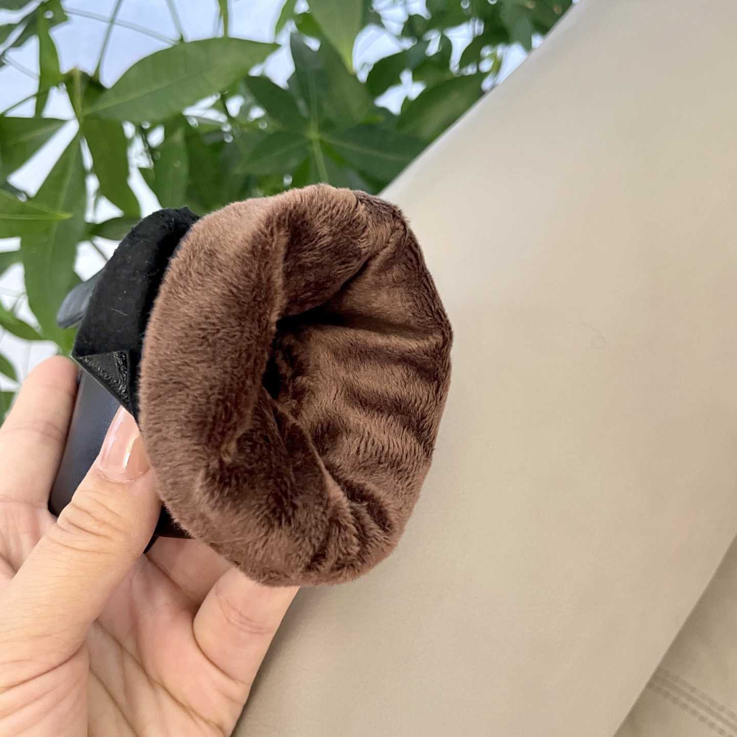 Louis Vuitton Gloves - FashionPlug