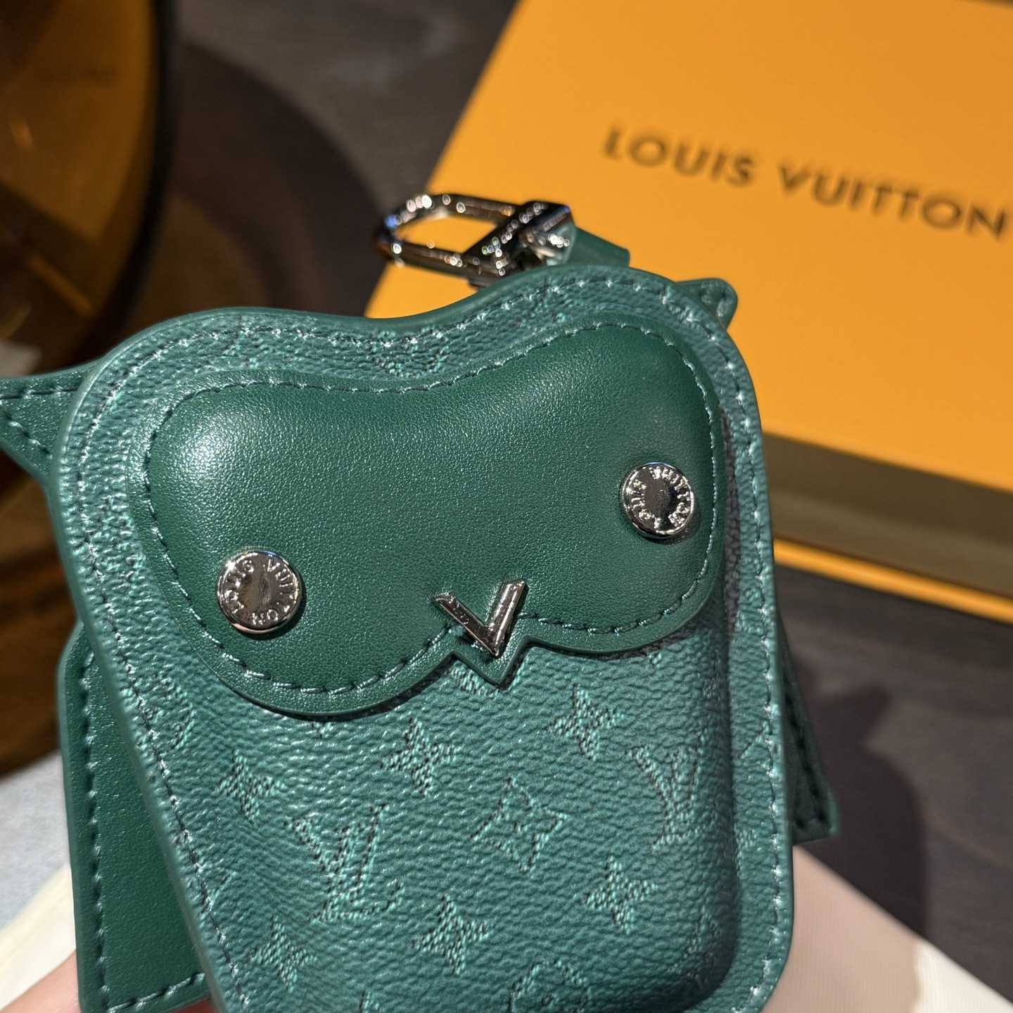 Louis Vuitton LV Owl Bag Charm S00 - FashionPlug