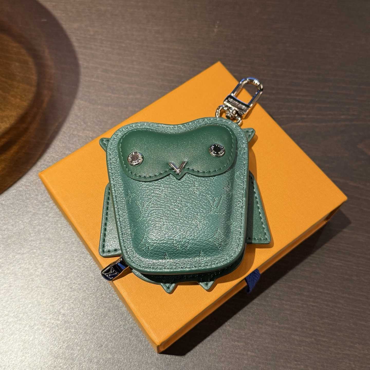 Louis Vuitton LV Owl Bag Charm S00 - FashionPlug