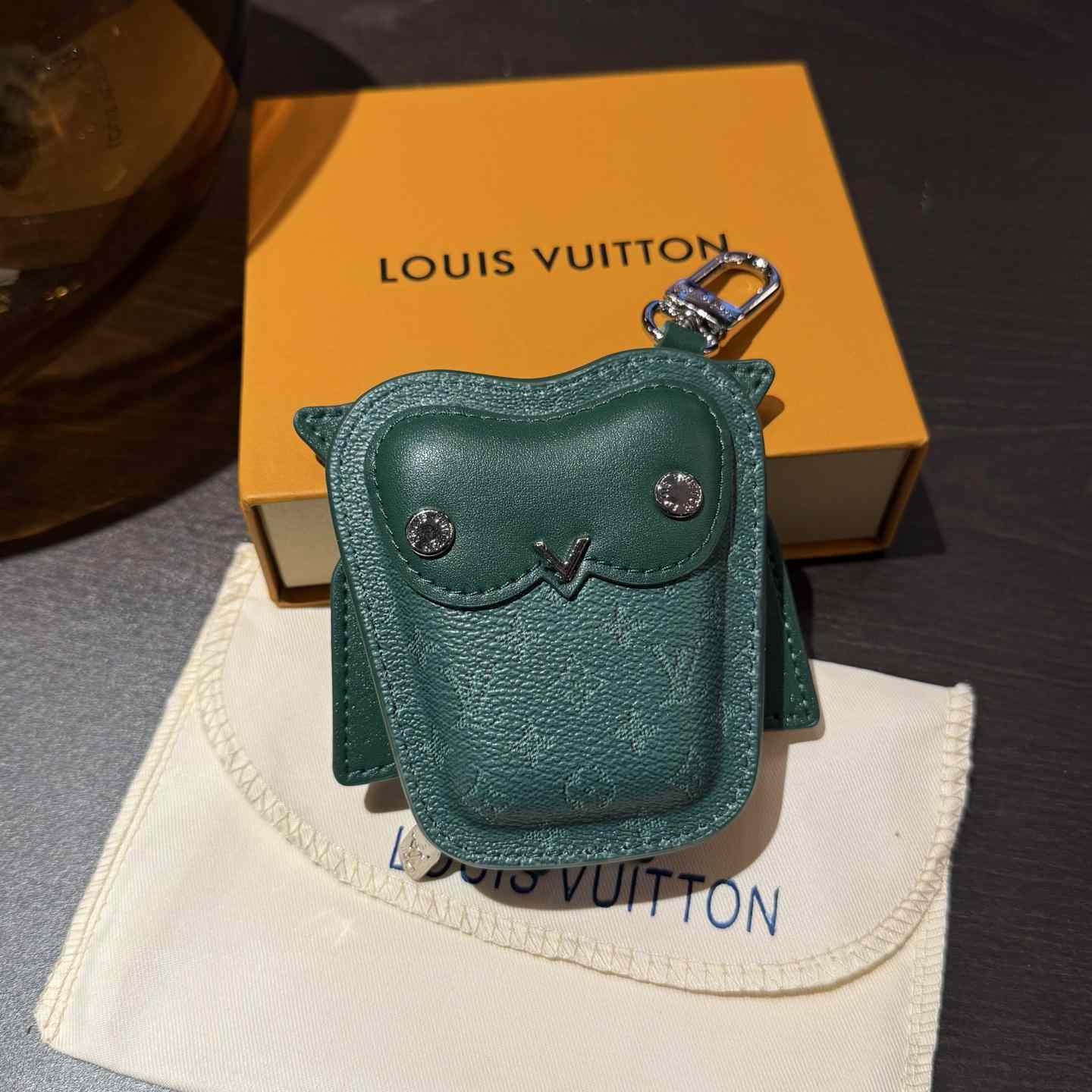 Louis Vuitton LV Owl Bag Charm S00 - FashionPlug