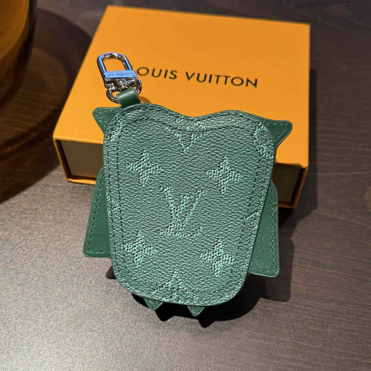 Louis Vuitton LV Owl Bag Charm S00 - FashionPlug