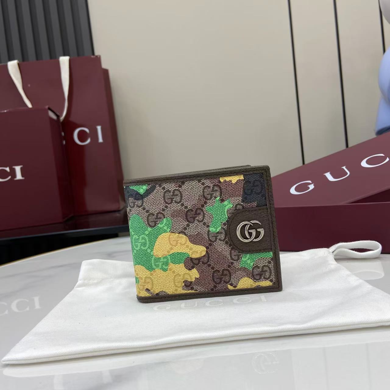 Gucci GG Bi-fold Wallet - FashionPlug