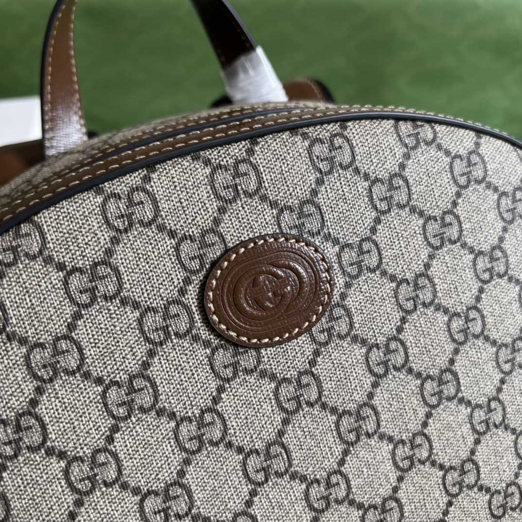 Gucci GG Supreme Canvas Backpack   31.5-41-14.5cm - FashionPlug
