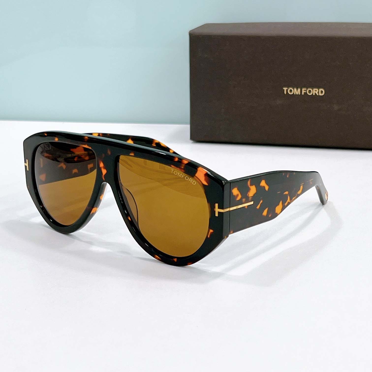 Tom Ford FT1044 Sunglasses - FashionPlug