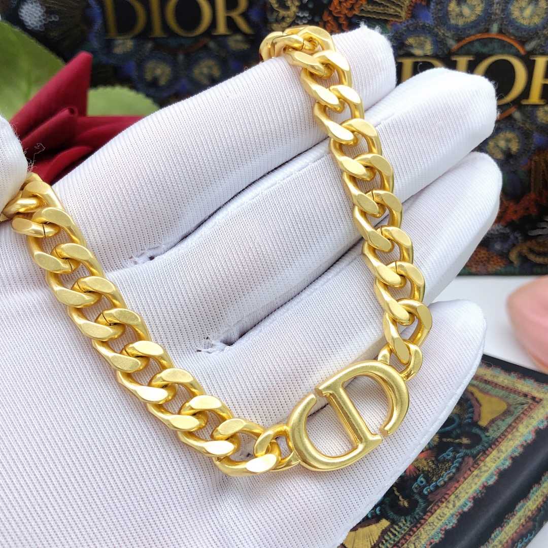 Dior Necklace - FashionPlug