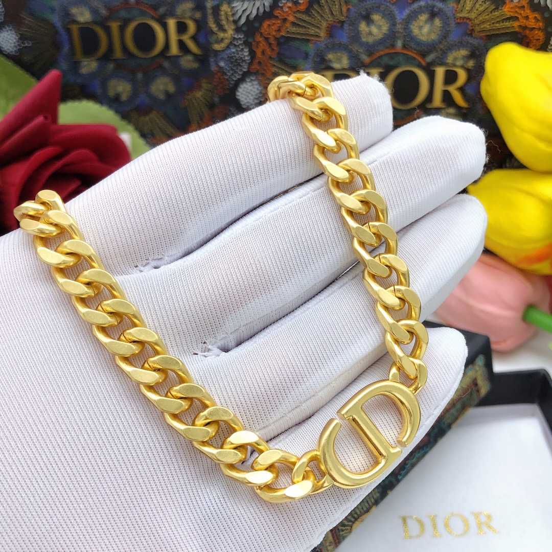 Dior Necklace - FashionPlug
