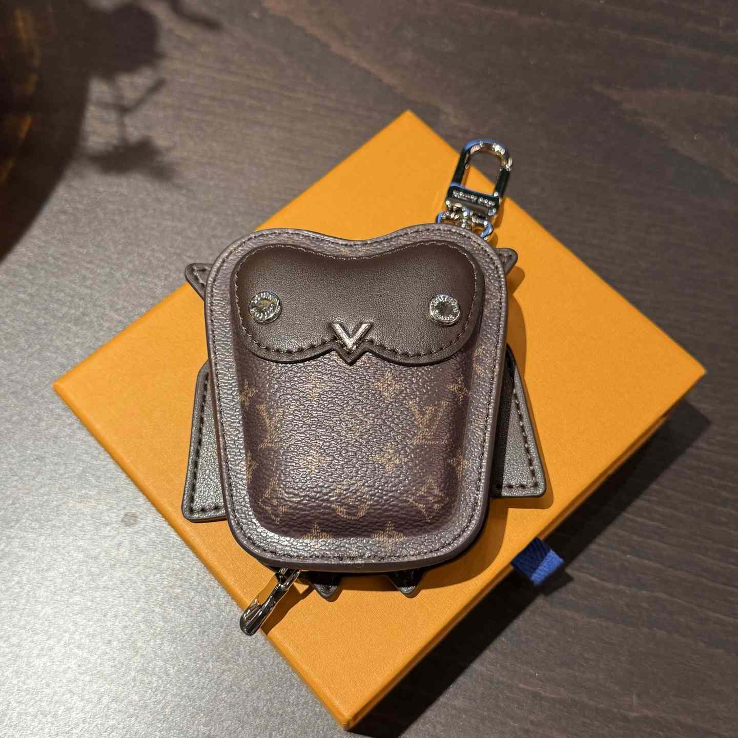 Louis Vuitton LV Owl Bag Charm S00 - FashionPlug