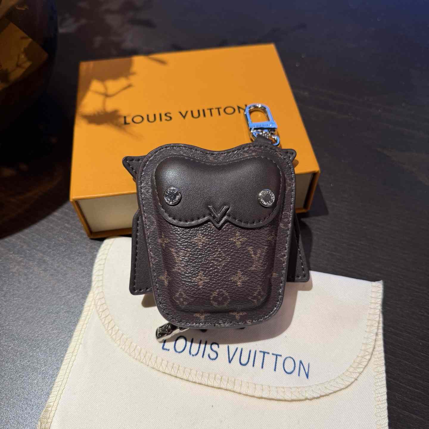 Louis Vuitton LV Owl Bag Charm S00 - FashionPlug