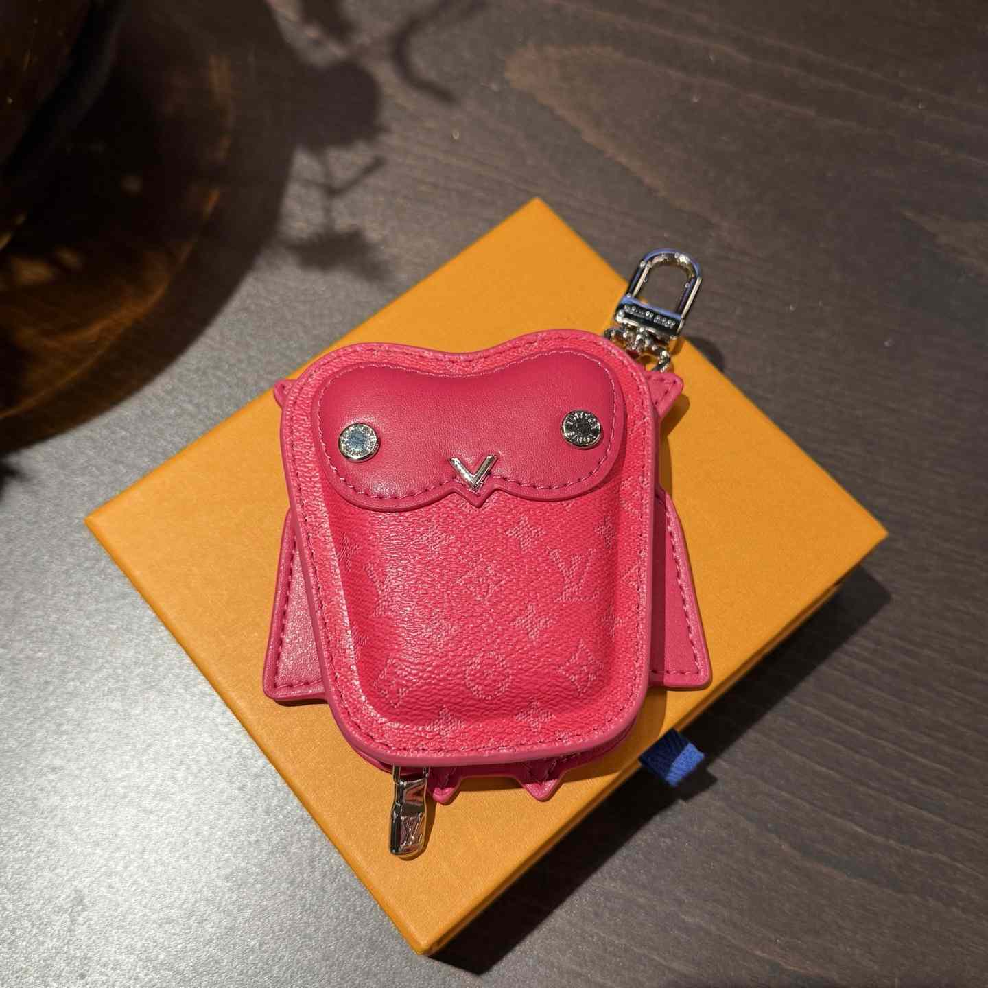 Louis Vuitton LV Owl Bag Charm S00 - FashionPlug