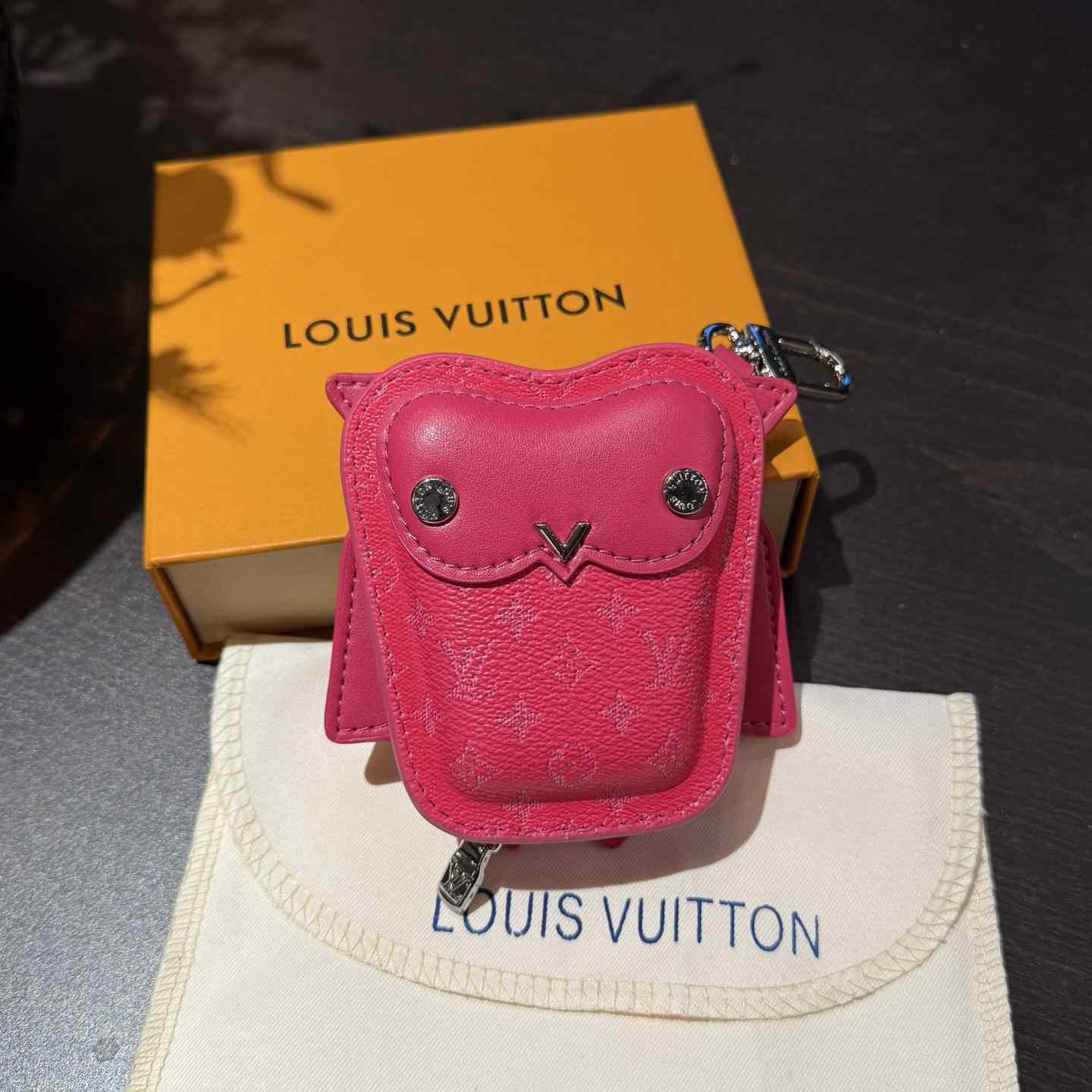 Louis Vuitton LV Owl Bag Charm S00 - FashionPlug