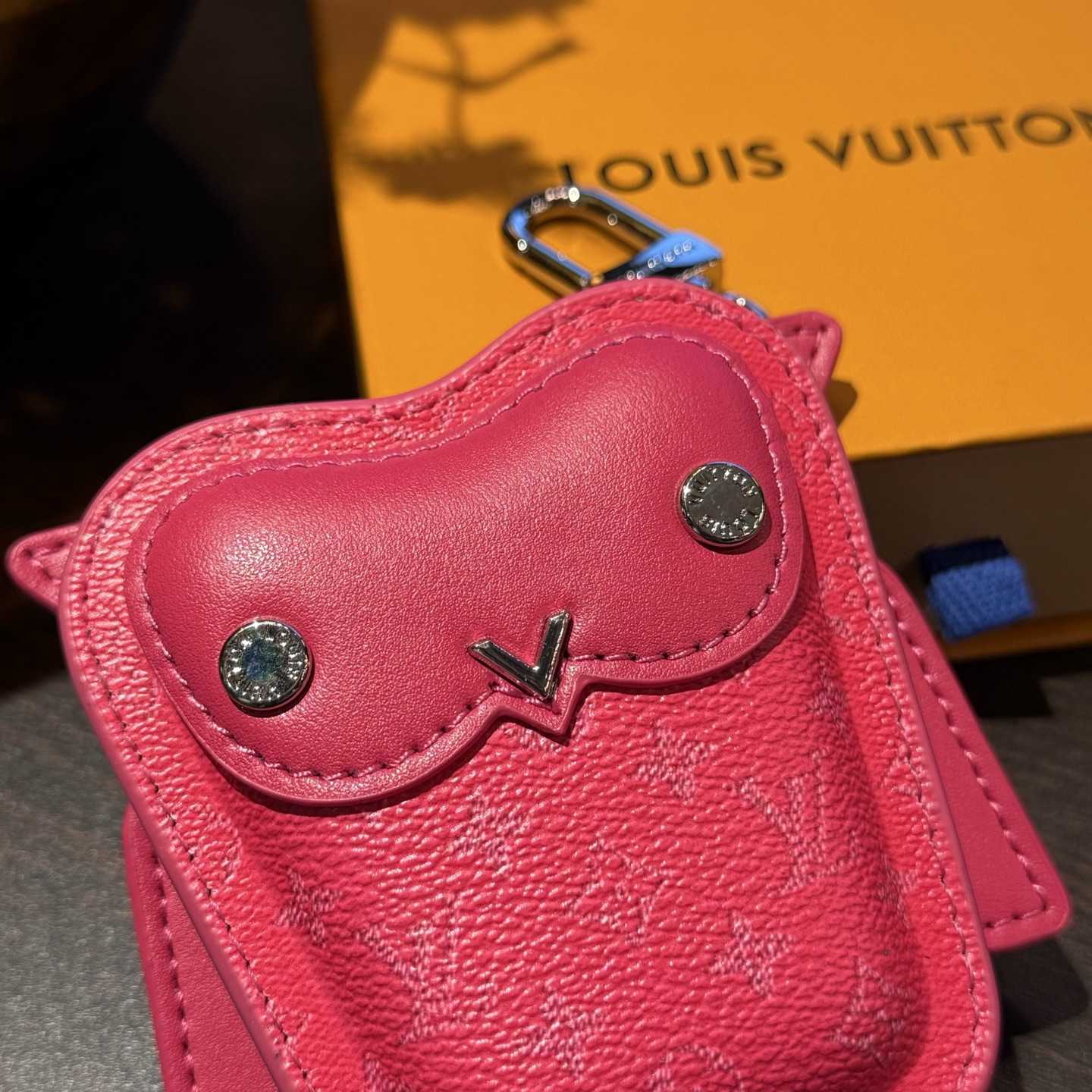 Louis Vuitton LV Owl Bag Charm S00 - FashionPlug