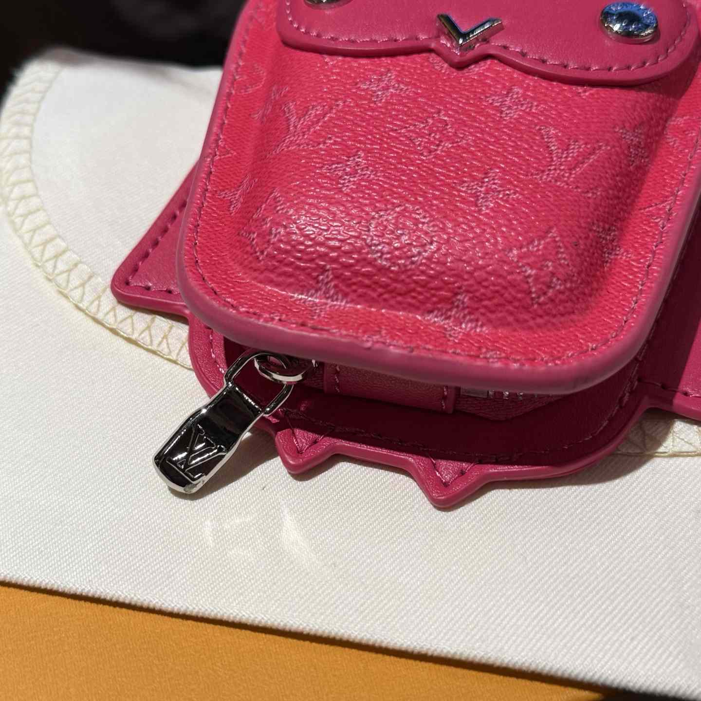 Louis Vuitton LV Owl Bag Charm S00 - FashionPlug