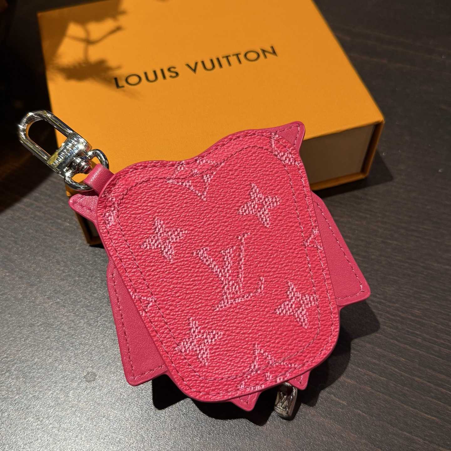 Louis Vuitton LV Owl Bag Charm S00 - FashionPlug