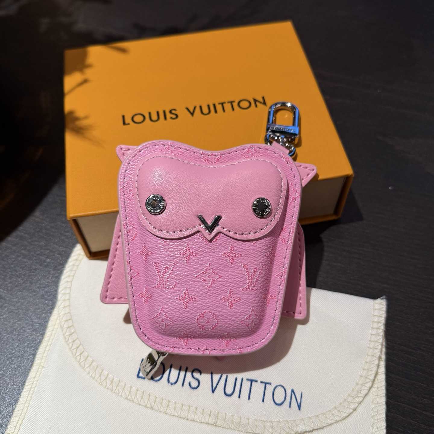 Louis Vuitton LV Owl Bag Charm S00 - FashionPlug