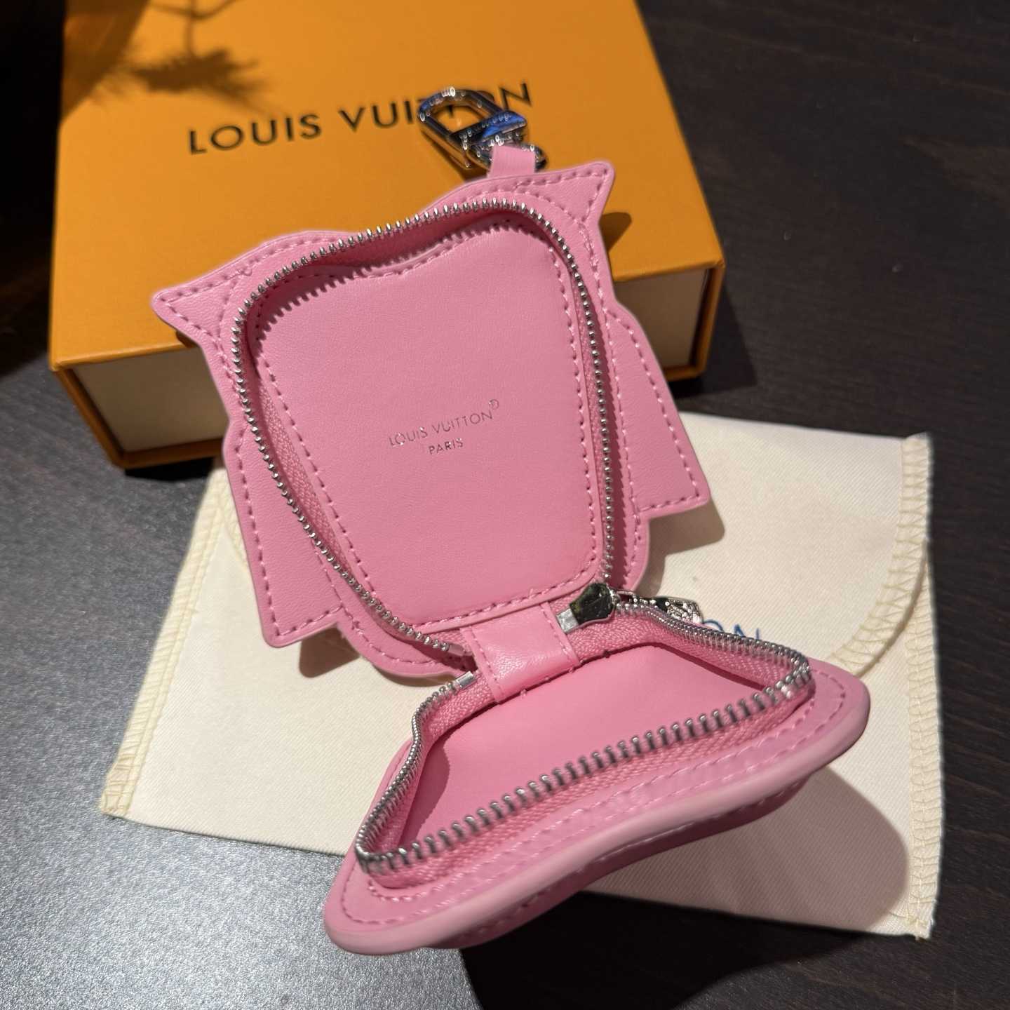 Louis Vuitton LV Owl Bag Charm S00 - FashionPlug