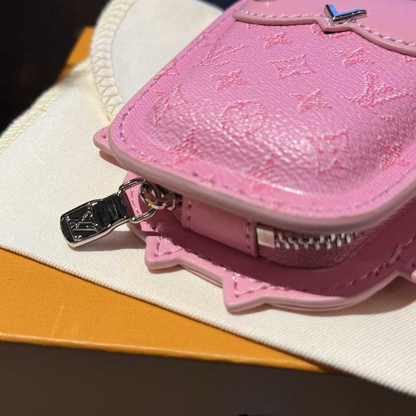 Louis Vuitton LV Owl Bag Charm S00 - FashionPlug