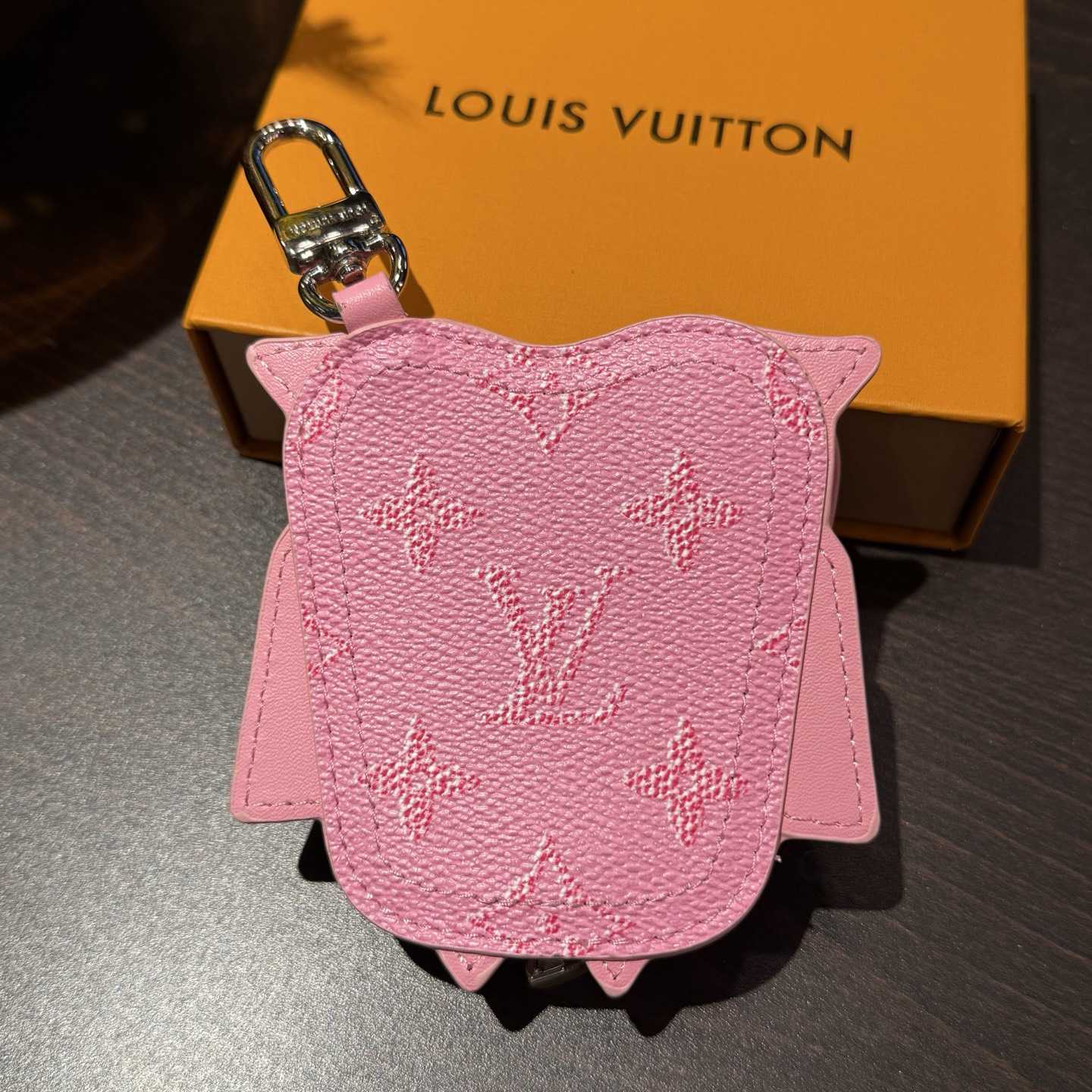 Louis Vuitton LV Owl Bag Charm S00 - FashionPlug