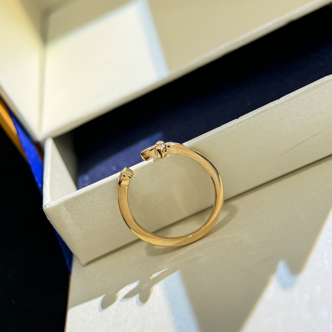 Louis Vuitton Idylle Blossom Single Ring - FashionPlug