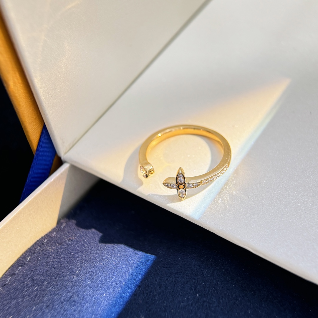 Louis Vuitton Idylle Blossom Single Ring - FashionPlug