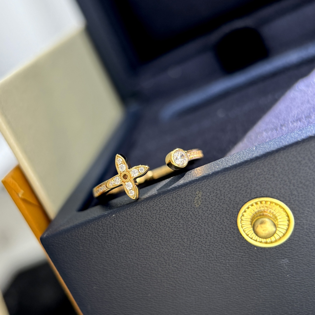 Louis Vuitton Idylle Blossom Single Ring - FashionPlug
