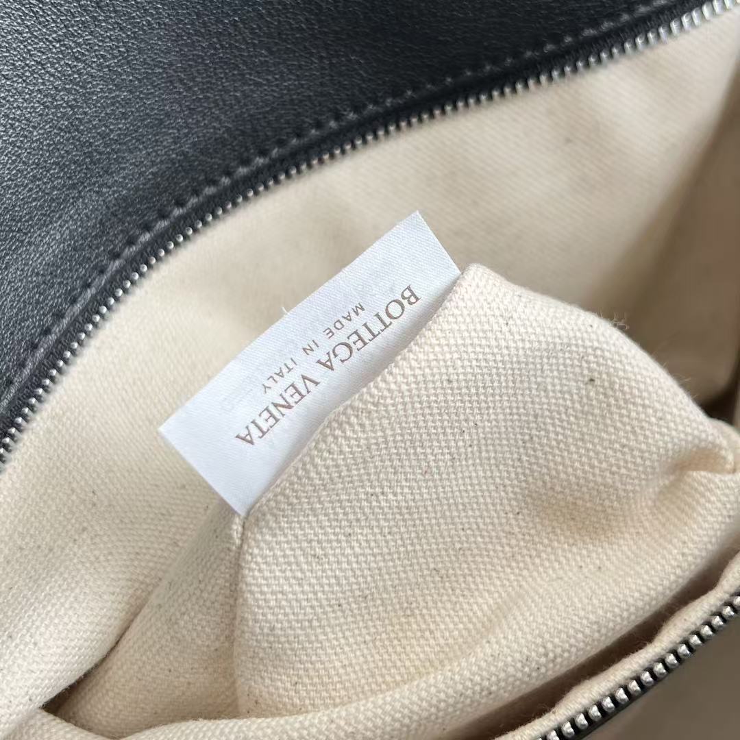 Bottega Veneta Andiamo   43*39*20cm - FashionPlug