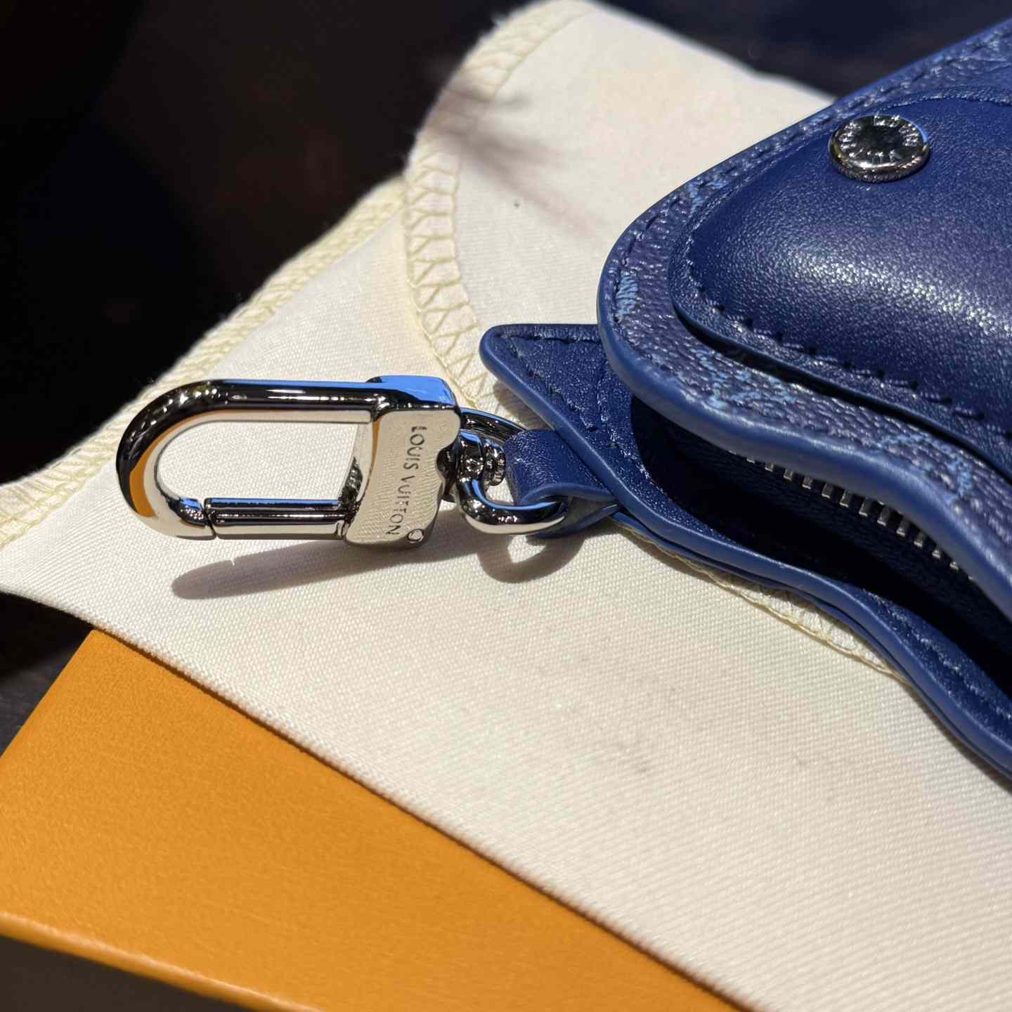 Louis Vuitton LV Owl Bag Charm S00 - FashionPlug