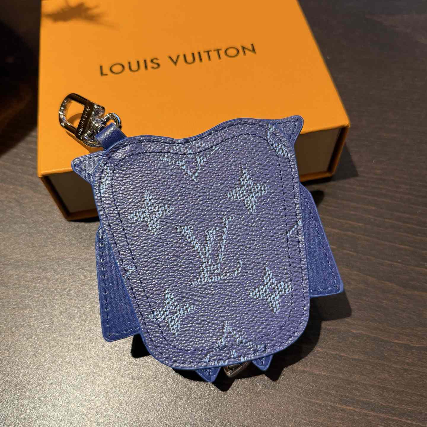 Louis Vuitton LV Owl Bag Charm S00 - FashionPlug
