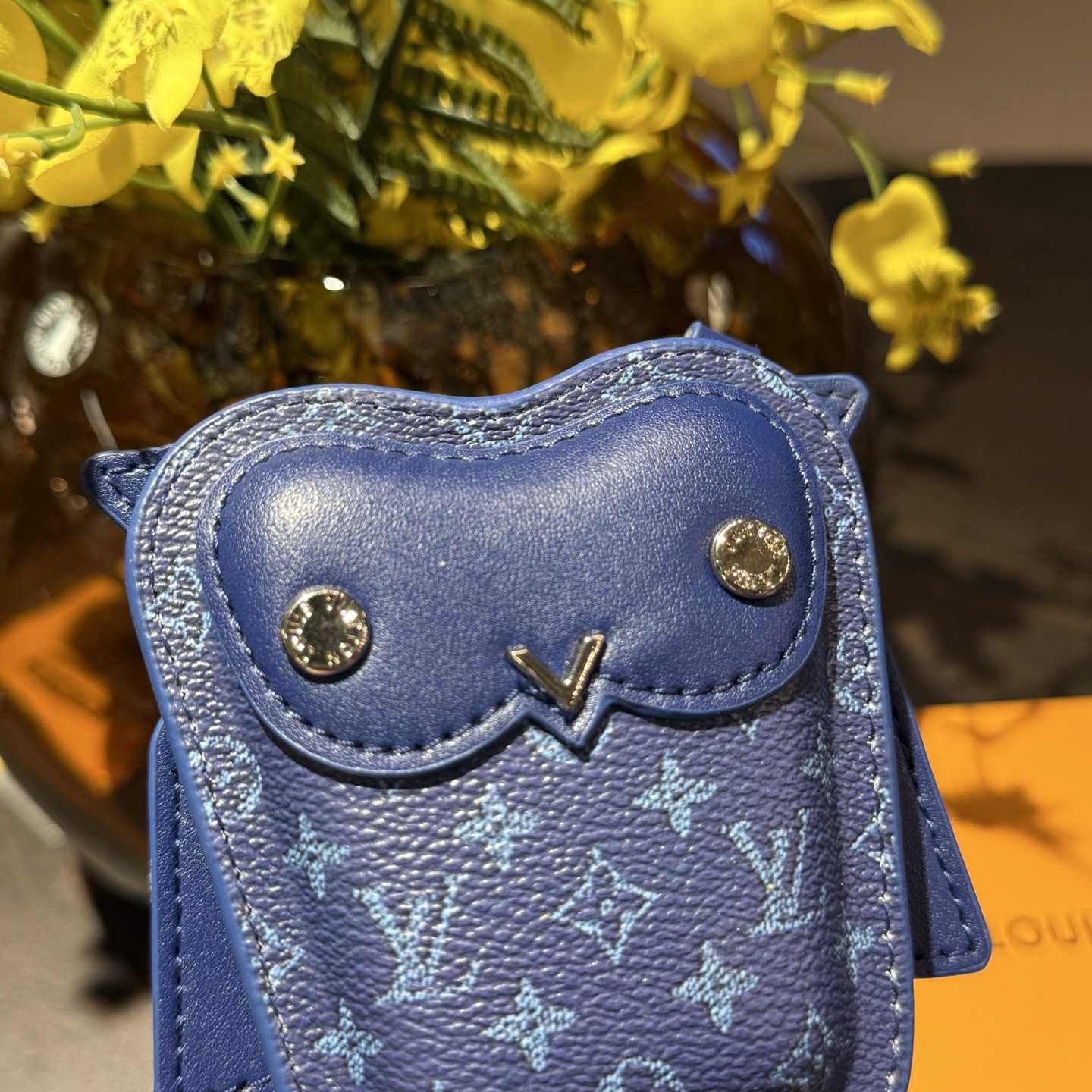 Louis Vuitton LV Owl Bag Charm S00 - FashionPlug