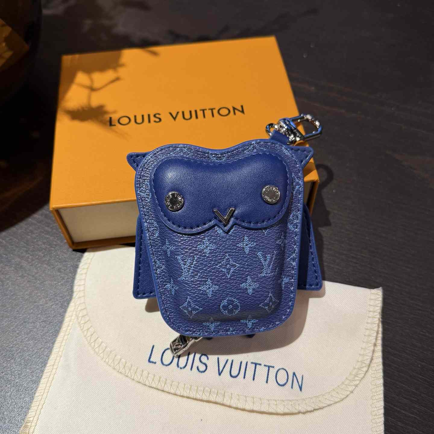 Louis Vuitton LV Owl Bag Charm S00 - FashionPlug