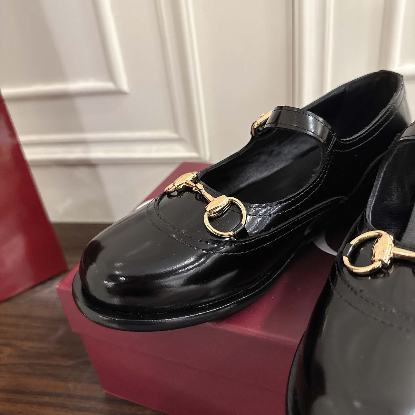 Gucci Women's Mary Jane With Horsebit - FashionPlug