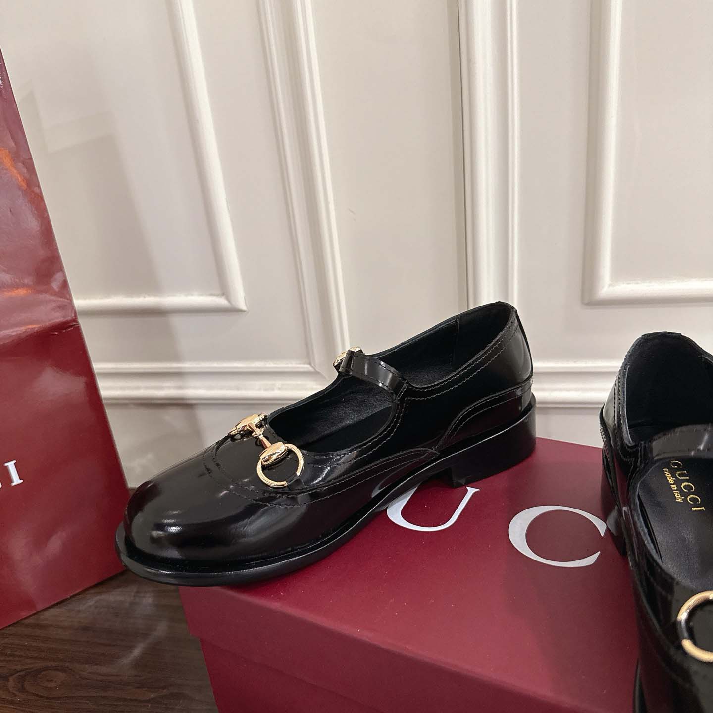 Gucci Women's Mary Jane With Horsebit - FashionPlug