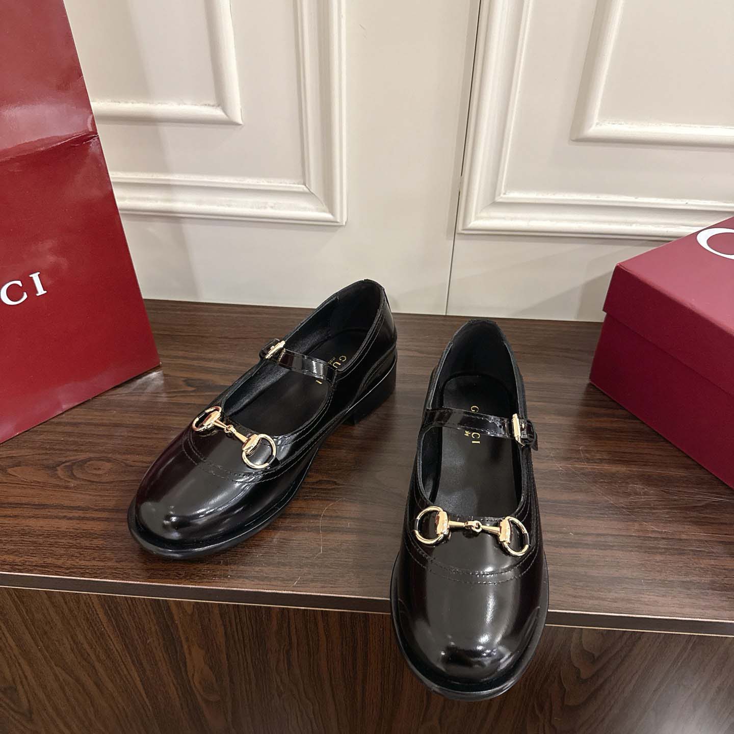 Gucci Women's Mary Jane With Horsebit - FashionPlug